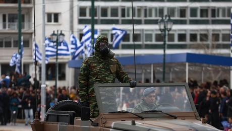 Στρατιωτική παρέλαση