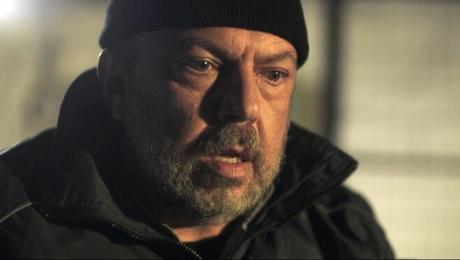 Πίσω από τις Θημωνιές