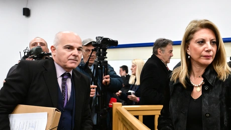 Ψαρόπουλος και Καρυστιανού