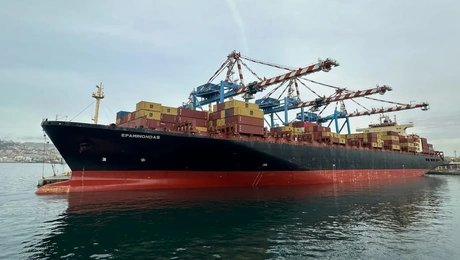 Το πλοίο ελληνικών συμφερόντων «EPAMINONDAS» που χτυπήθηκε στον Περσικό