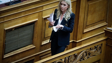 Φωτεινή Αραμπατζή