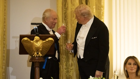 Βασιλιάς Κάρολος και Ντόναλντ Τραμπ