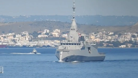 Η φρεγάτα Κίμων στον Πειραιά