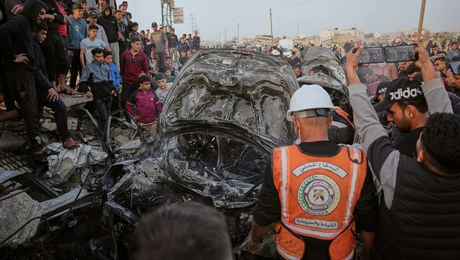 Όχημα που χτυπήθηκε από πυρά του Ισραήλ στη Γάζα
