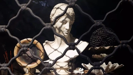 Η βιτρίνα της γκαλερί στου Ψυρρή