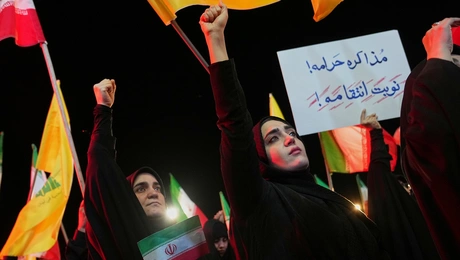 Υποστηρικτές της κυβέρνησης του Ιράν σε διαδήλωση στην Τεχεράνη