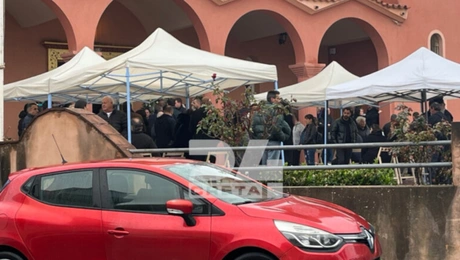 Η κηδεία της 43χρονης που έπεσε θύμα γυναικοκτονίας