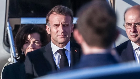 Η άφιξη του Εμανουέλ Μακρόν