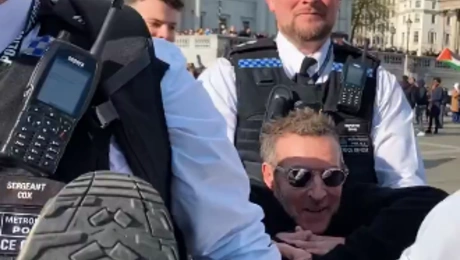 Συνελήφθη ο τραγουδιστής των Massive Attack