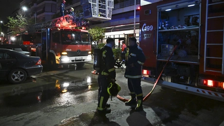 Η επιχείρηση της πυροσβεστικής στη Νέα Σμύρνη