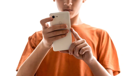 Παιδί με κινήτο