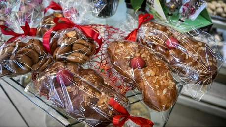 Πασχαλινά τσουρέκια