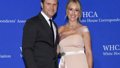Τζένιφερ Ράουσετ και Πιτ Χέγκσεθ στο δείπνο του Λευκού Οίκου
