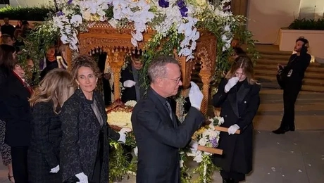 Ο Τομ Χανκς κουβαλάει τον επιτάφιο 