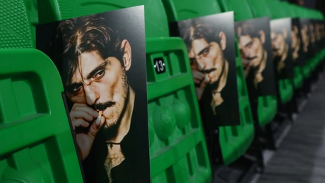 Γέμισε το T- Center με φωτογραφίες του Γιαννακόπουλου