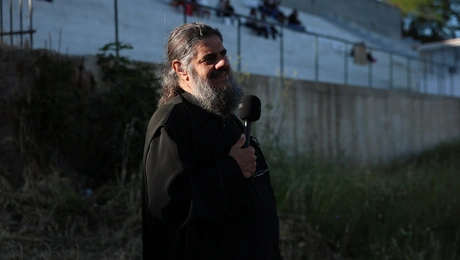 Ο ιερέας σπορτκάστερ