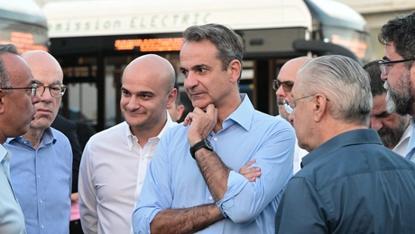 Ο Μητσοτάκης στο αμαξοστάσιο της ΟΣΥ