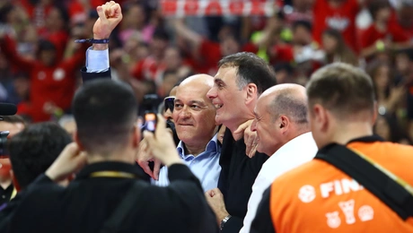 Στην απονομή του τροπαίου της Euroleague στον Ολυμπιακό | Eurokinissi
