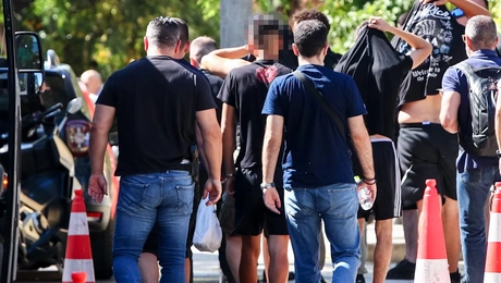 Άφιξη των κατηγορούμενων για την Καλλιθέα στην Ευελπίδων