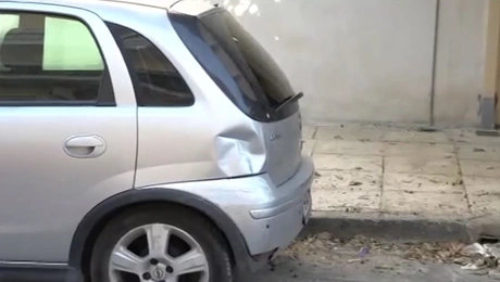 Οι φθορές που προκάλεσε ο οδηγός στο Αιγάλεω