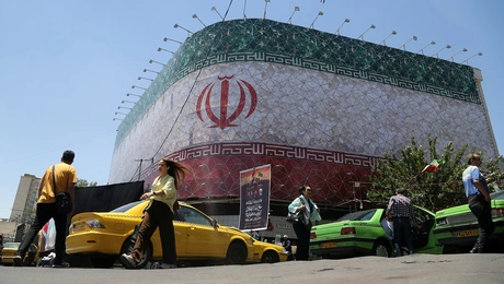 Γιγαντοαφίσα στην Τεχεράνη Ιράν ΗΠΑ