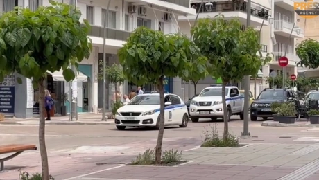 Η μεταγωγή του γυναικοκτόνου της Καλαμάτας στο ανακριτικό γραφείο