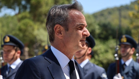 Ο Κυριάκος Μητσοτάκης στην κηδεία του Γιώργου Σουφλιά