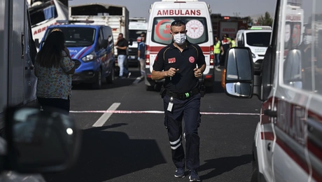 Διασωστικά συνεργεία στην Τουρκία