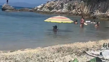 ομπρελα στη θαλασσα