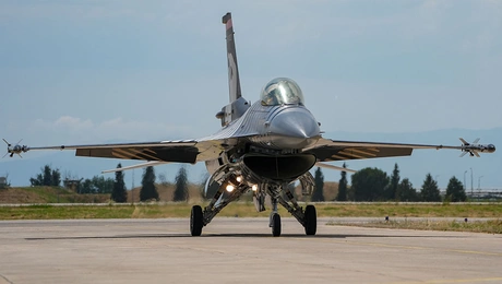 F16