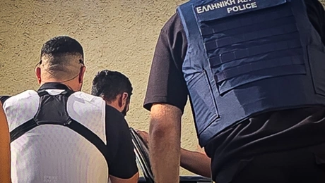 Σύρος - κατηγορούμενος