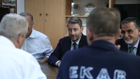 Νίκος Ανδρουλάκης στην Κεντρική Υπηρεσία του ΕΚΑΒ στην Αθήνα