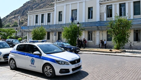 Μεταφορά των αστυνομικών στα δικαστήρια Ναυπλίου για την απολογία τους