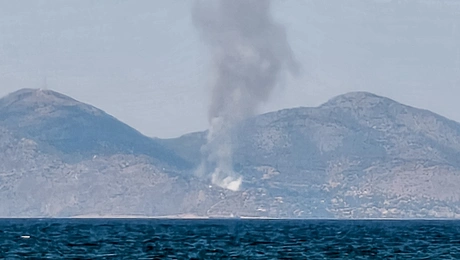 Η φωτιά στη Σαλαμίνα