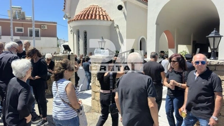 Στιγμιότυπο από την κηδεία του Παντελή Διαμαντάκη