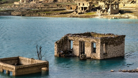 λειψυδρία Χαμηλή στάθμη στη λίμνη του Μόρνου