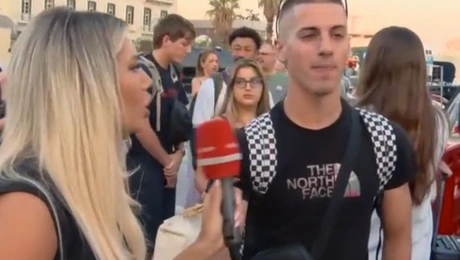 Εκδρομέας στο λιμάνι του Πειραιά