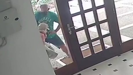 Η στιγμή της επίθεσης στο Παλαιό Φάληρο