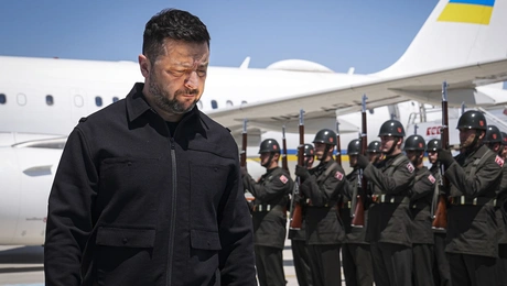 Άφιξη του Ζελένσκι στην Άγκυρα για τη Σύνοδο