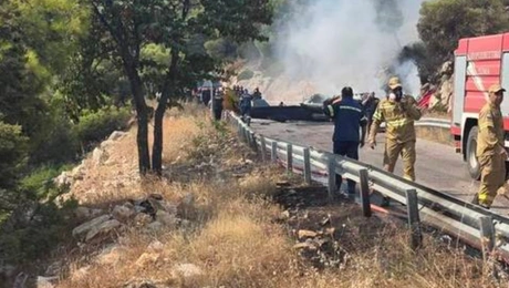 Πυροσβέστες επιχειρούν στη διάσωση από πτώση πυροσβεστικών ελικοπτέρων στην περιοχή της Ψάθα