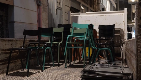 Κατάσχεση τραπεζοκαθισμάτων από τον Δήμο