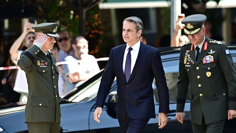 Ο Κυριάκος Μητσοτάκης στην κηδεία του Γιάννη Βαρβιτσιώτη