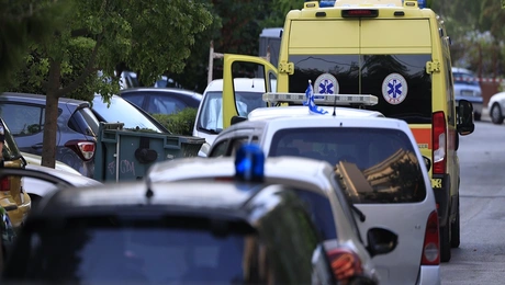Έξω από τη σκηνή του εγκλήματος στη Νέα Σμύρνη