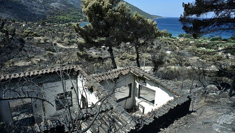 Εικόνες μετά τη φωτιά στο Πόρτο Γερμενό