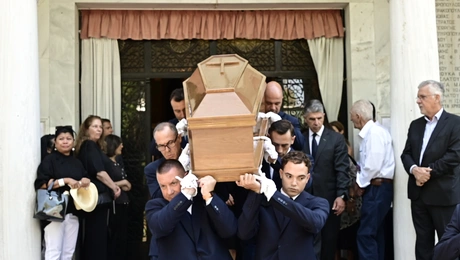 κηδεια στεφανου μανου