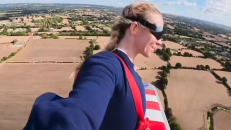 Σίντνεϊ Σουίνι wing walking