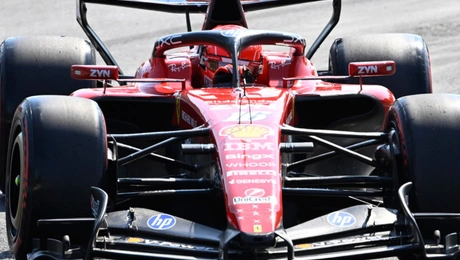 Ο Τσαρλς Λεκλέρκ στην πίστα της Formula 1 στη Μόντσα