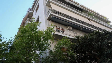 Το σπίτι όπου εντοπίστηκε το νεκρό βρέφος στην Κυψέλη