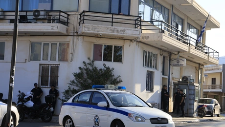 Επίθεση με μαχαίρι στο ΑΤ Μάνδρας