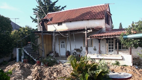 Το σπίτι στον Μαραθώνα όπου αναζητούν νεκρή ηλικιωμένη, θαμμένη στην αυλή